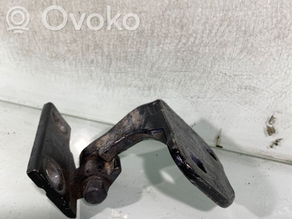 BMW 7 E65 E66 Aizmugurē apakšējā vira (eņģe) 