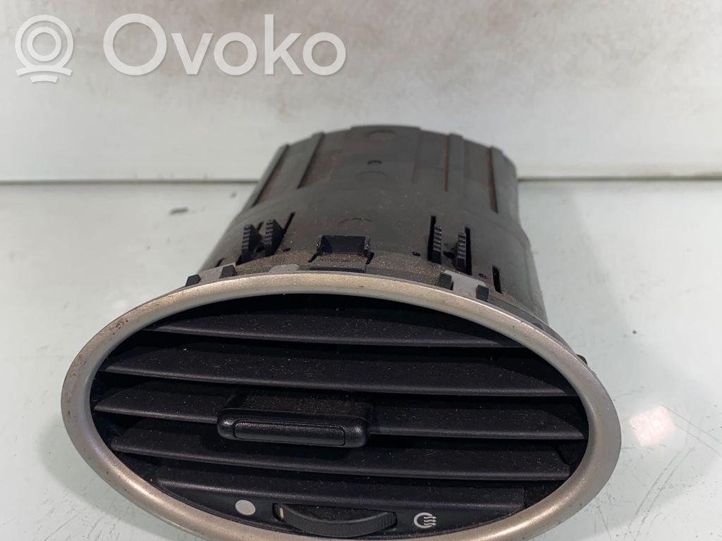Ford Focus Dashboard side air vent grill/cover trim 
