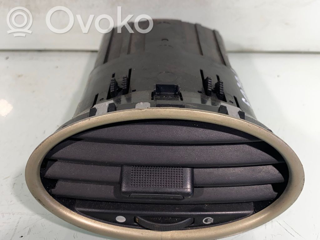 Ford Focus Dashboard side air vent grill/cover trim 