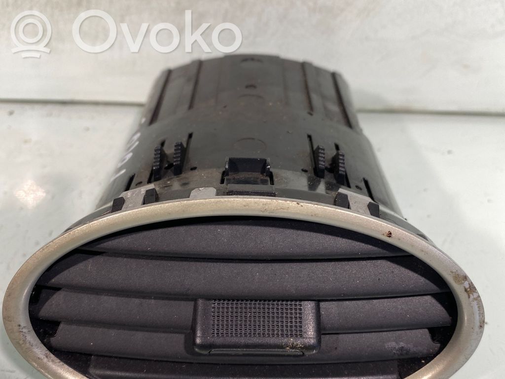 Ford Focus Dashboard side air vent grill/cover trim 