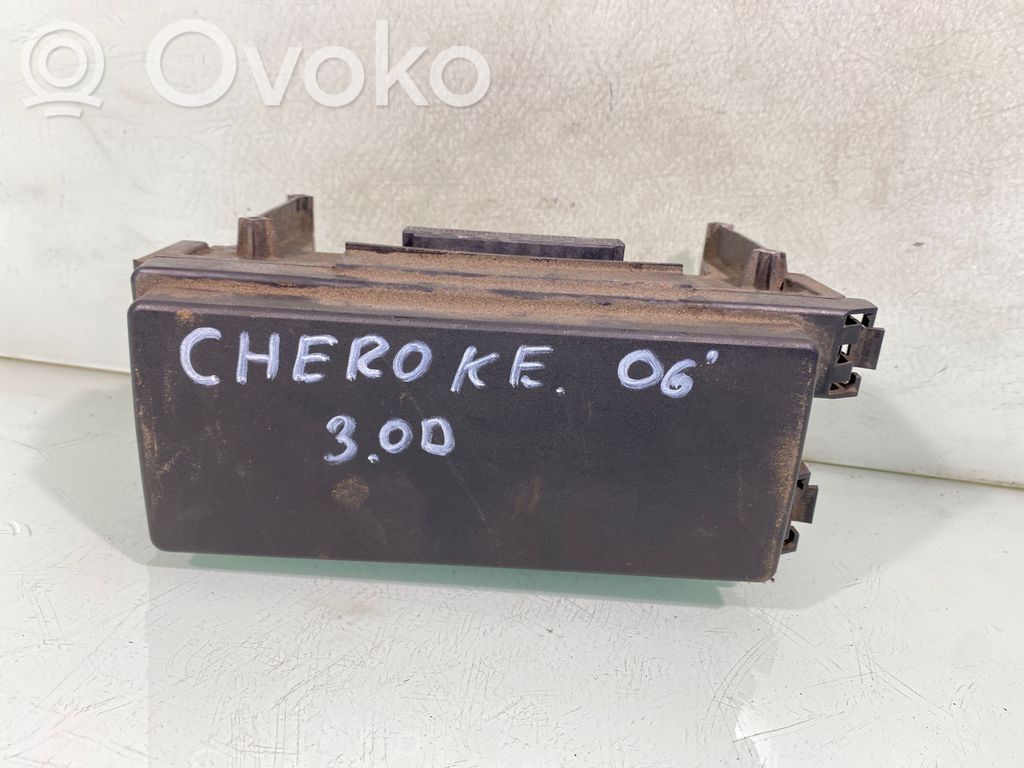 Jeep Grand Cherokee (WK) Fuse module 