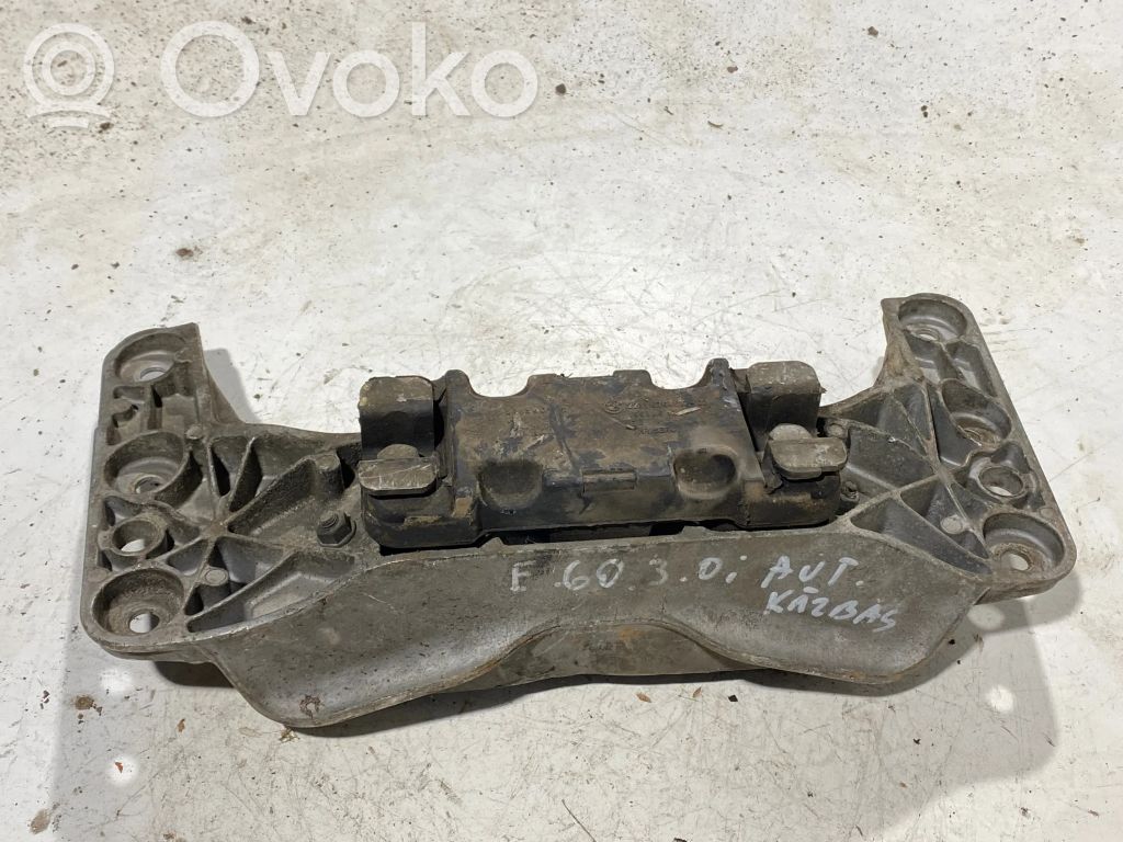 Gearbox mounting bracket   676461702,15934612
