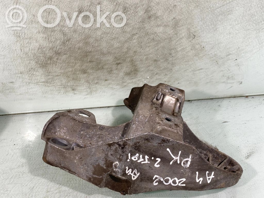 Audi A4 S4 B6 8E 8H Engine mounting bracket 