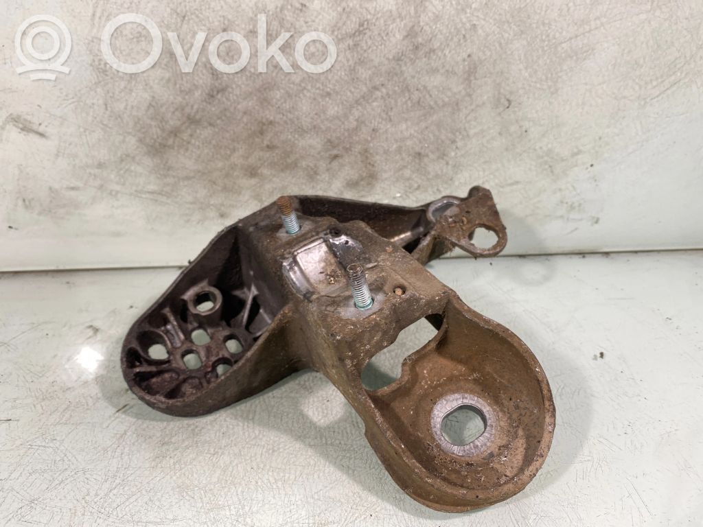 Volkswagen PASSAT B5.5 Engine mounting bracket 
