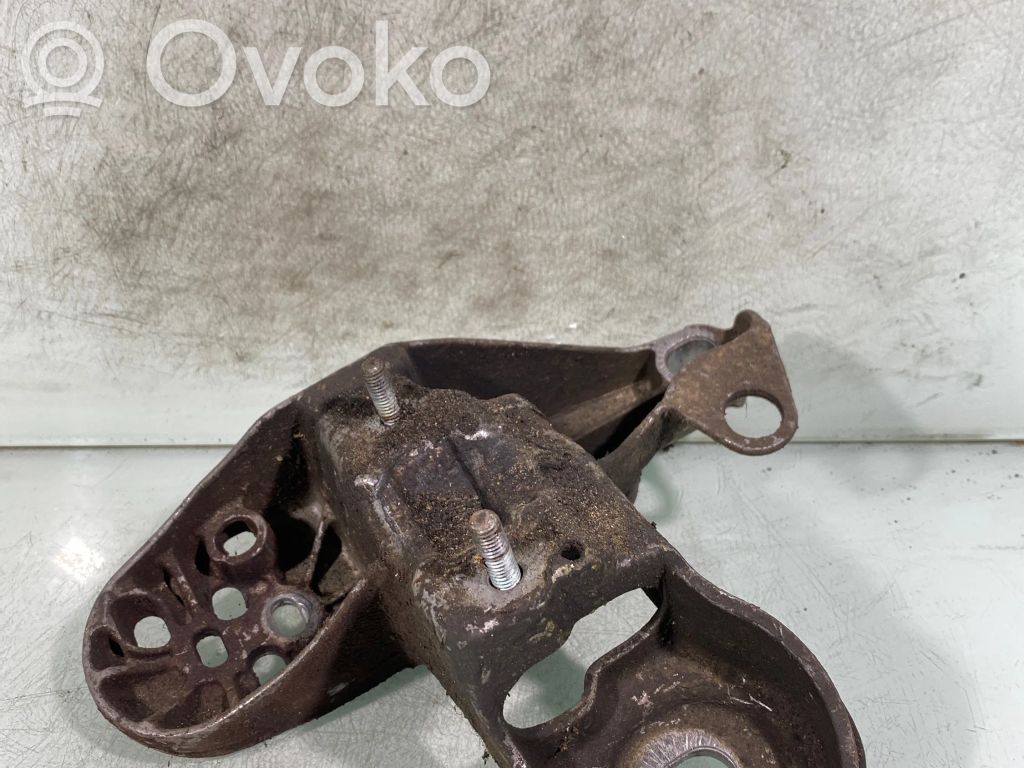 Volkswagen PASSAT B5.5 Engine mounting bracket 