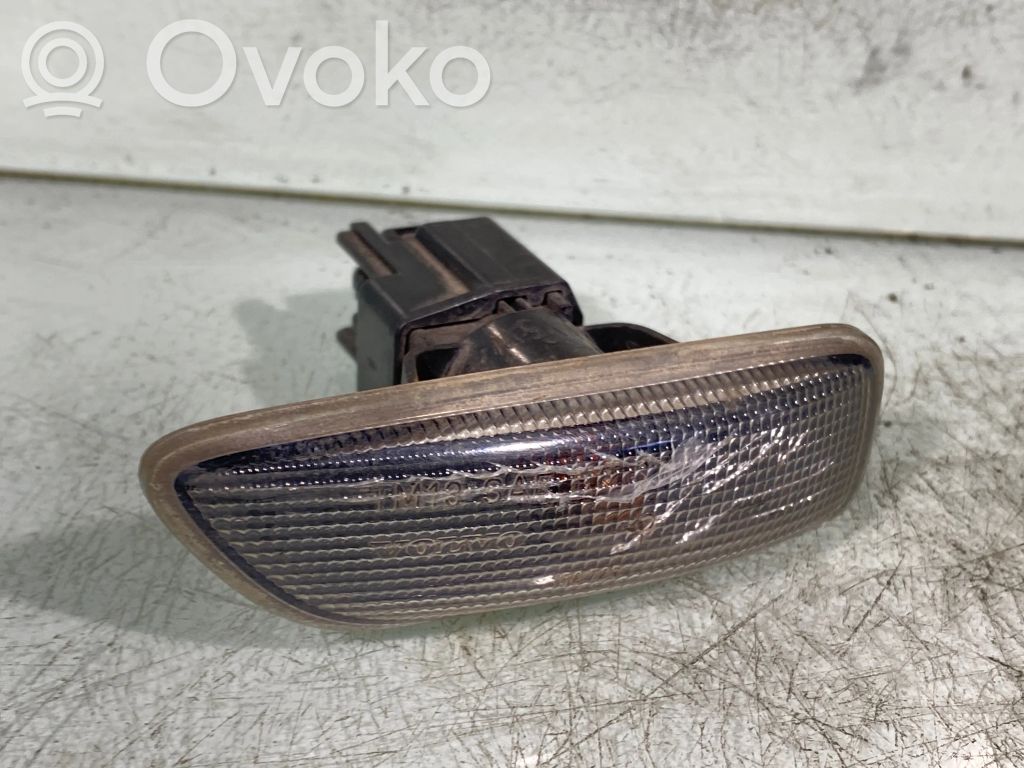 Volvo V70 Front fender indicator light 