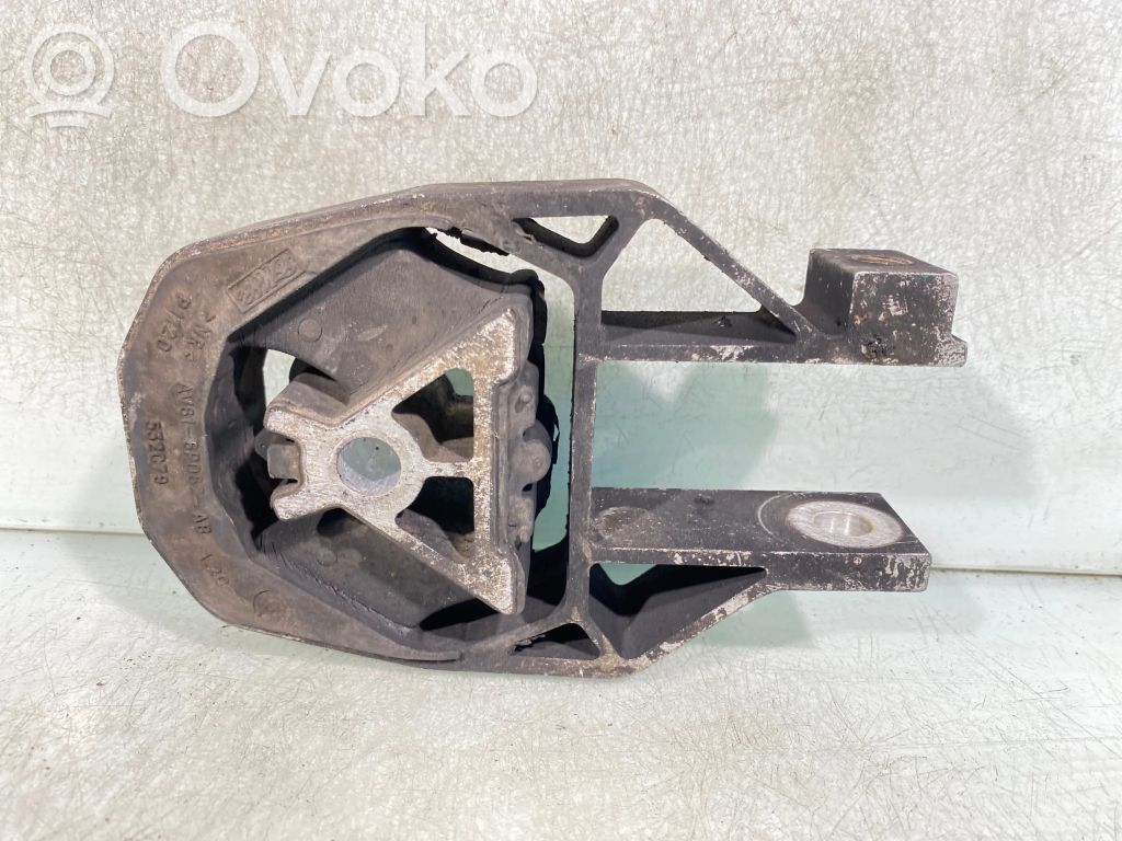 Volvo C30 Engine mount bracket 