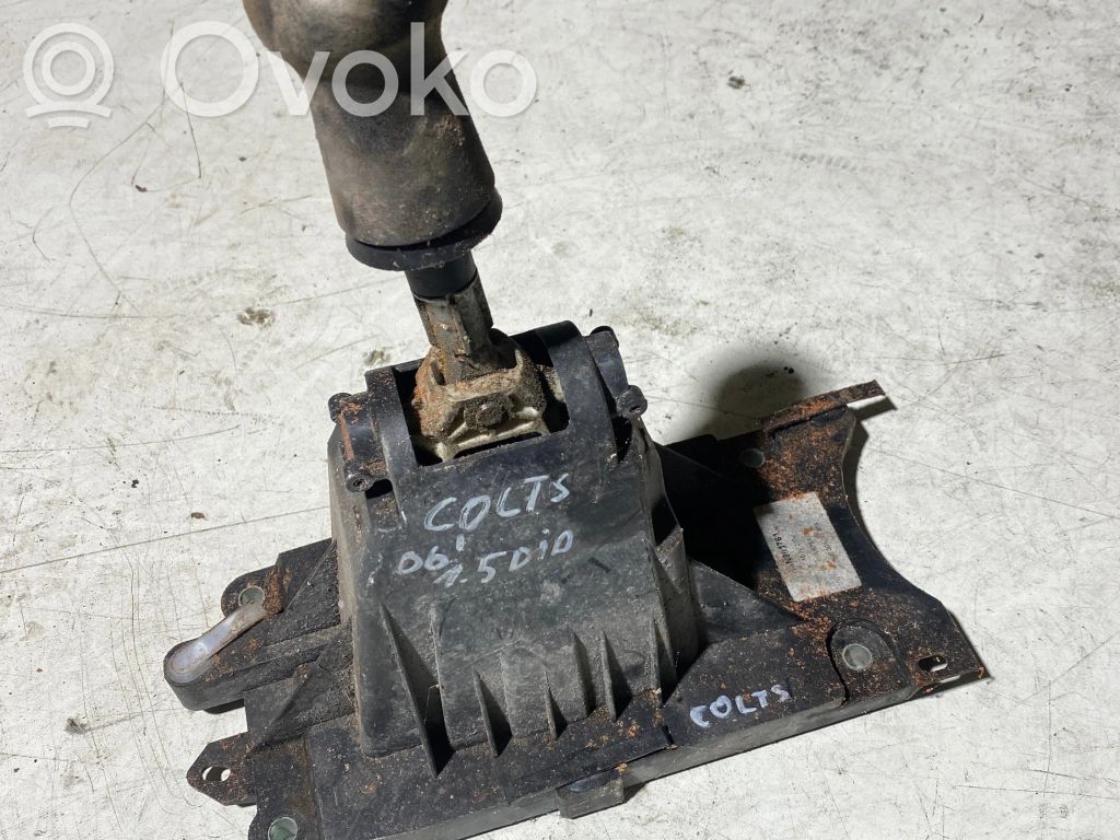 Mitsubishi Colt Gear shifter/selector 