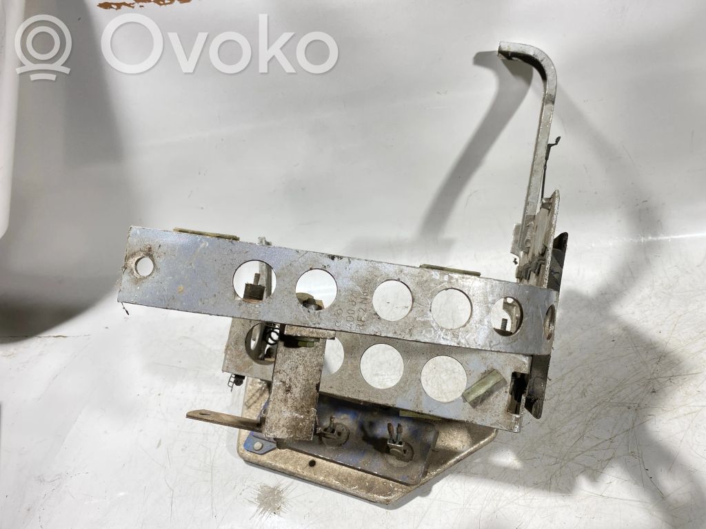 Front bumper mounting bracket   4D0807253