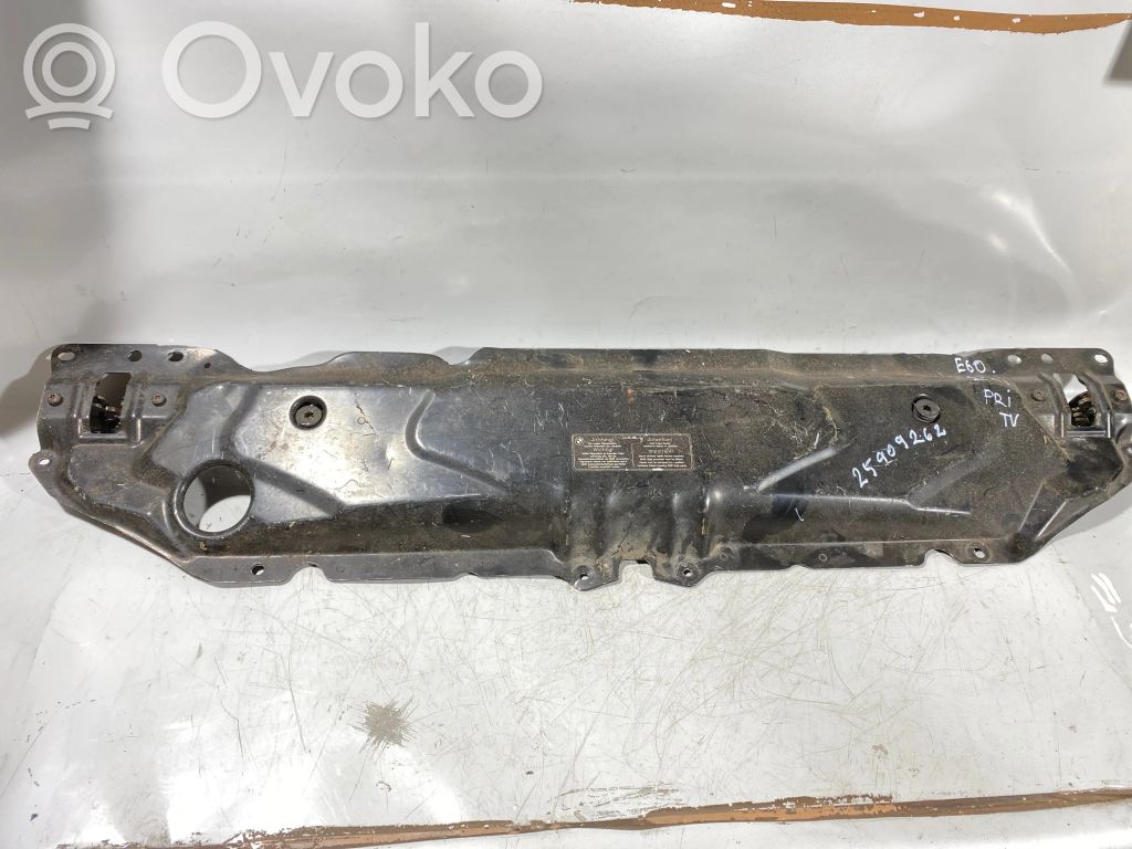 BMW 5 E60 E61 Radiatoru paneļa augšējā daļa (televizors) 