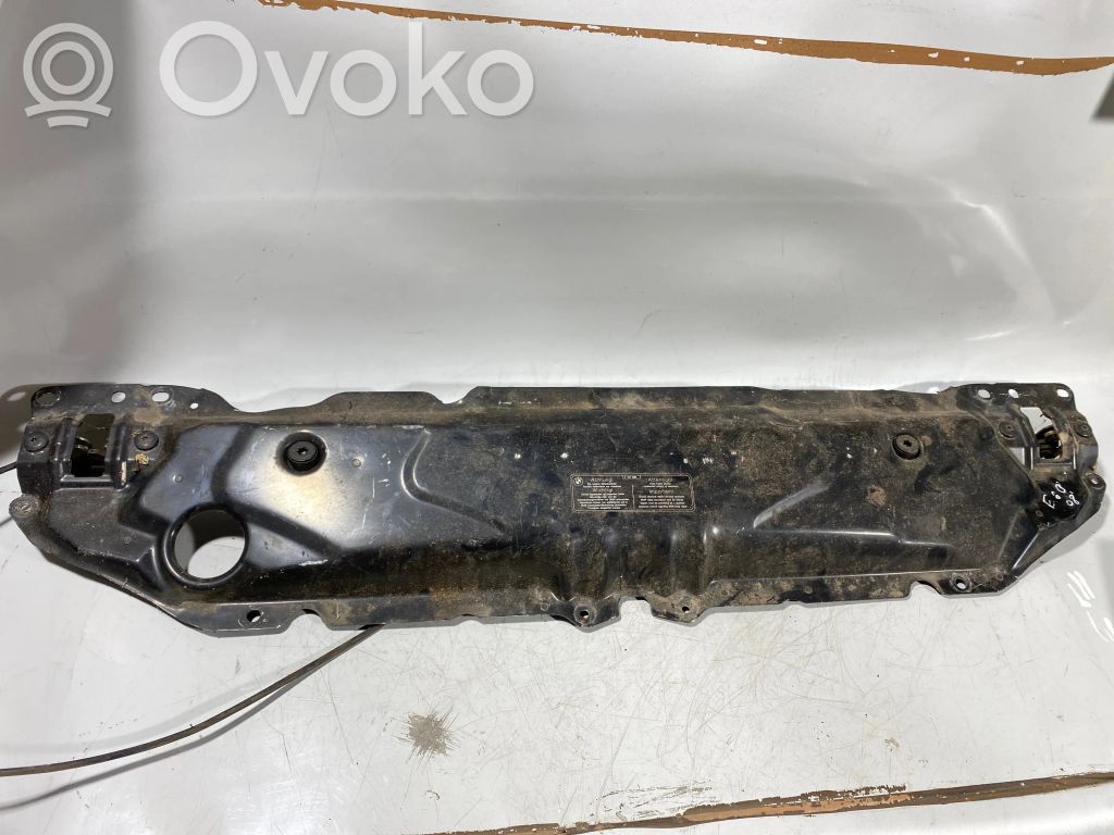 BMW 5 E60 E61 Radiatoru paneļa augšējā daļa (televizors) 