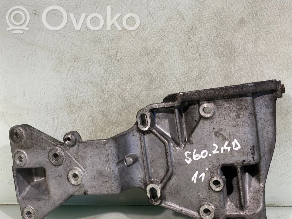 Volvo S60 Engine mounting bracket 