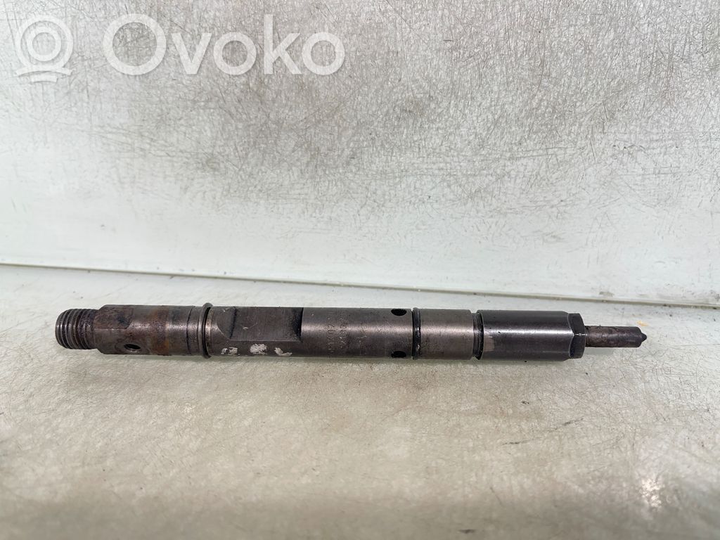 Audi A6 S6 C5 4B Fuel injector 