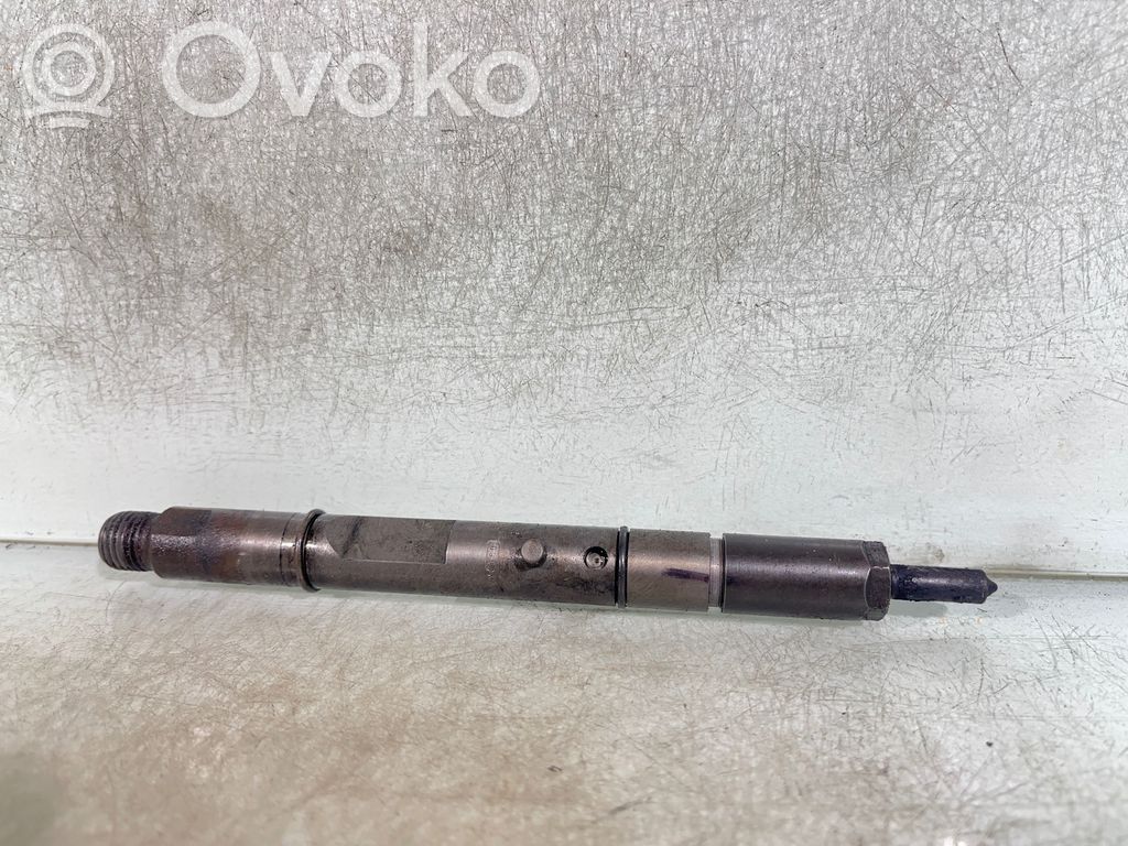 Audi A6 S6 C5 4B Fuel injector 