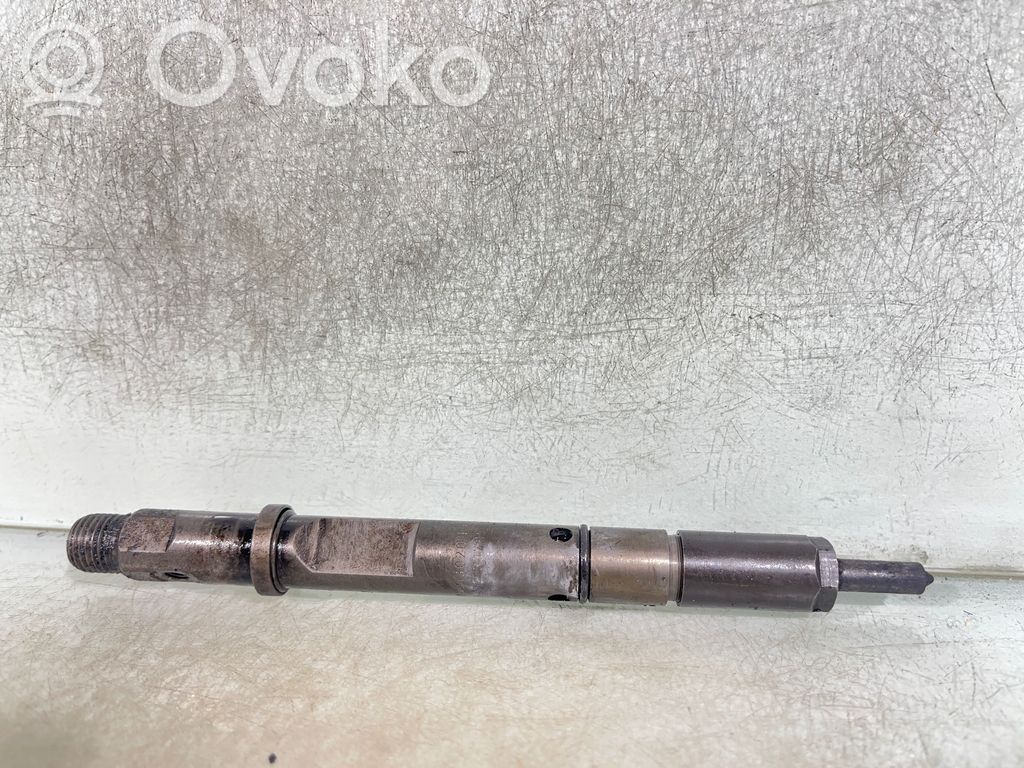 Audi A6 S6 C5 4B Fuel injector 