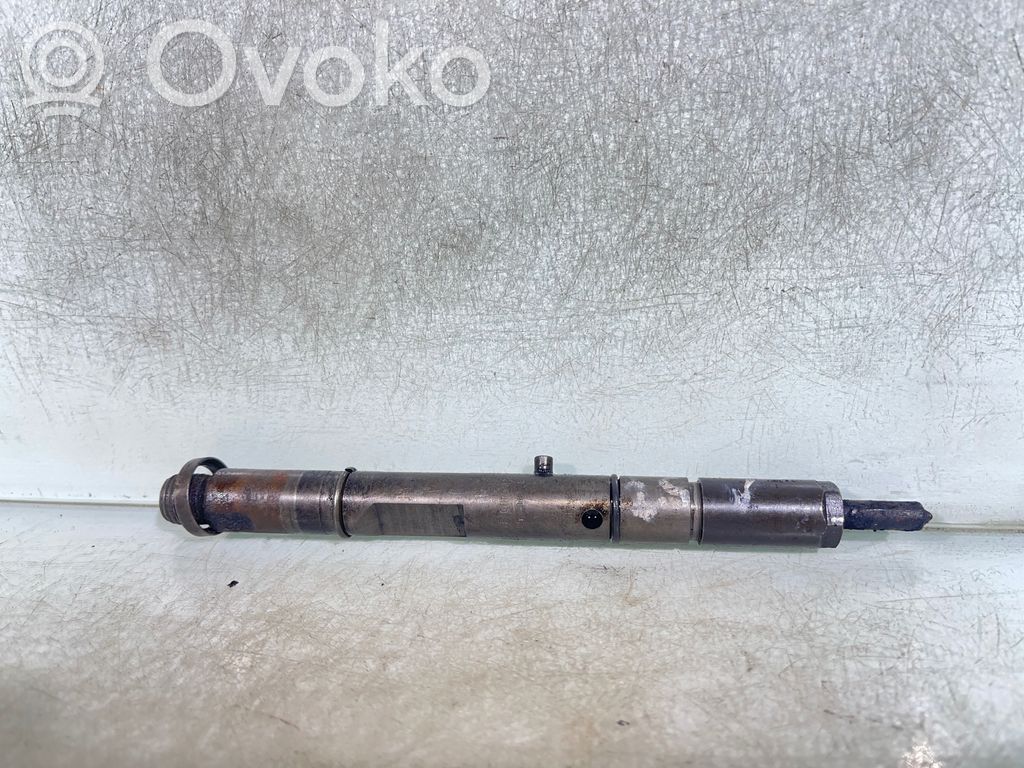 Audi A6 S6 C5 4B Fuel injector 