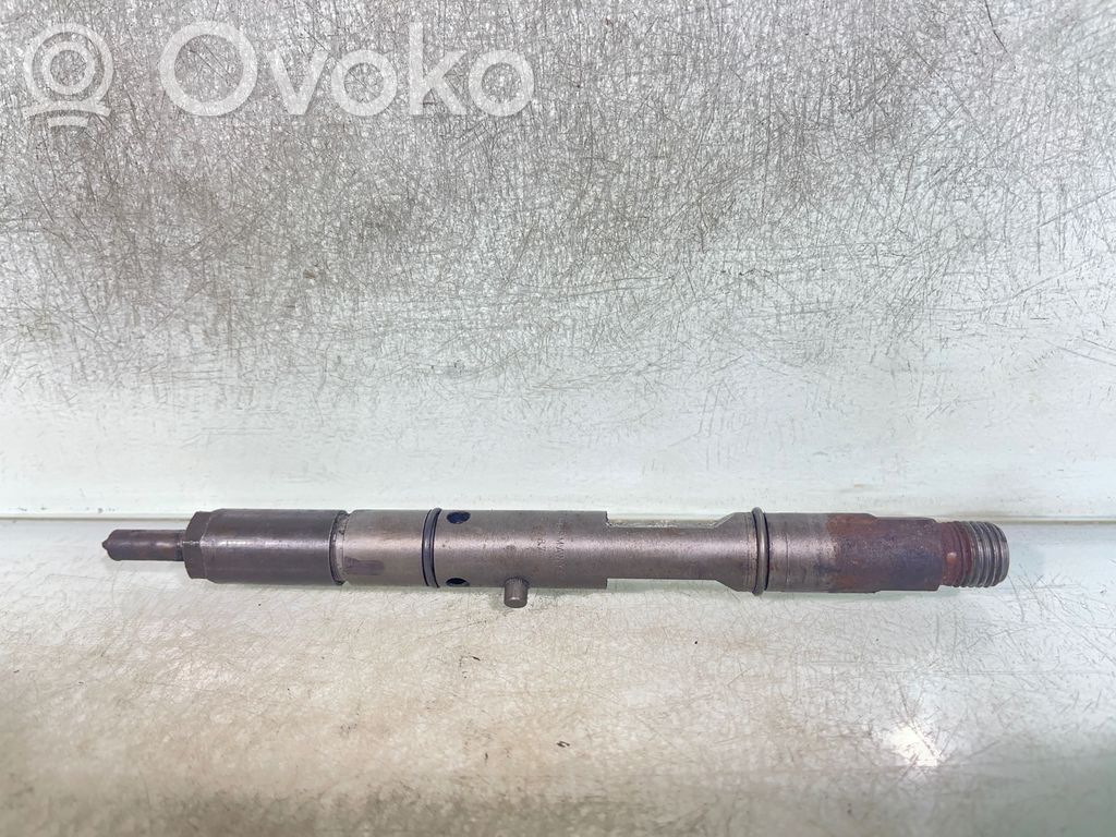 Audi A6 S6 C5 4B Fuel injector 