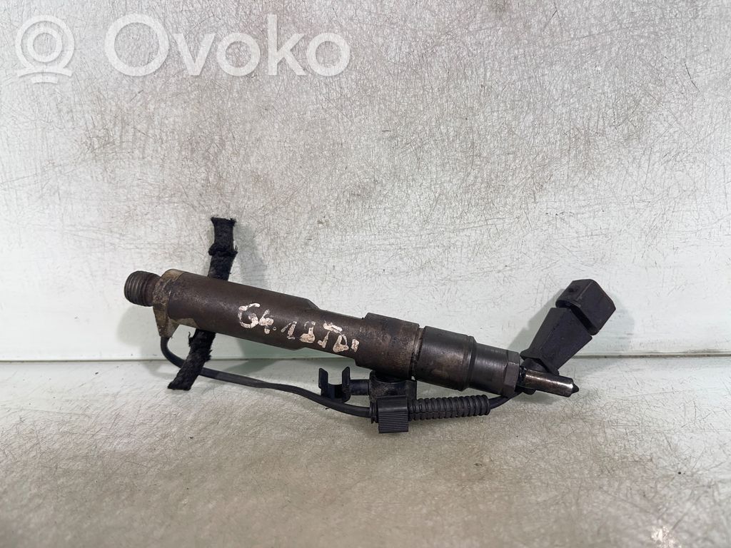 Volkswagen Golf IV Fuel injector 