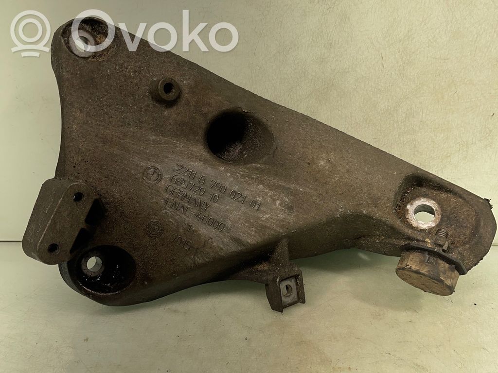 BMW X5 E70 Engine mounting bracket 