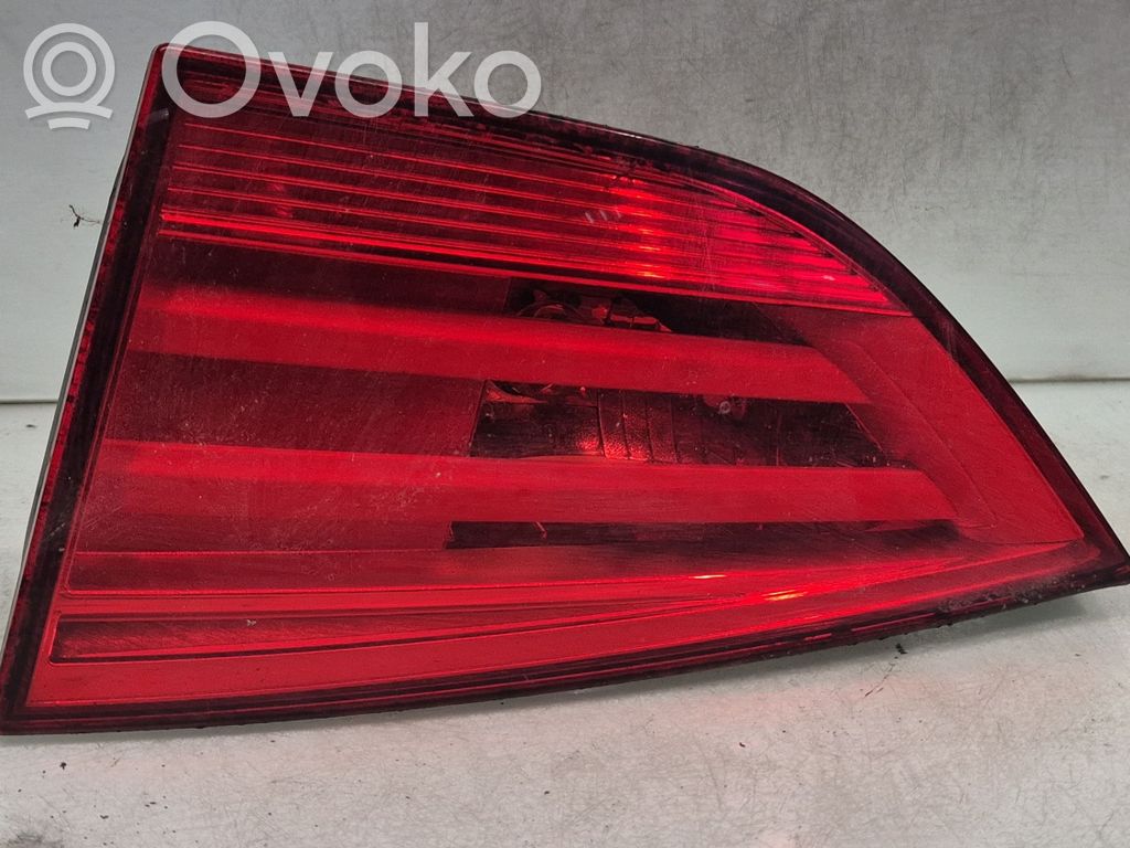 BMW X1 E84 Aizmugurējais lukturis pārsegā 