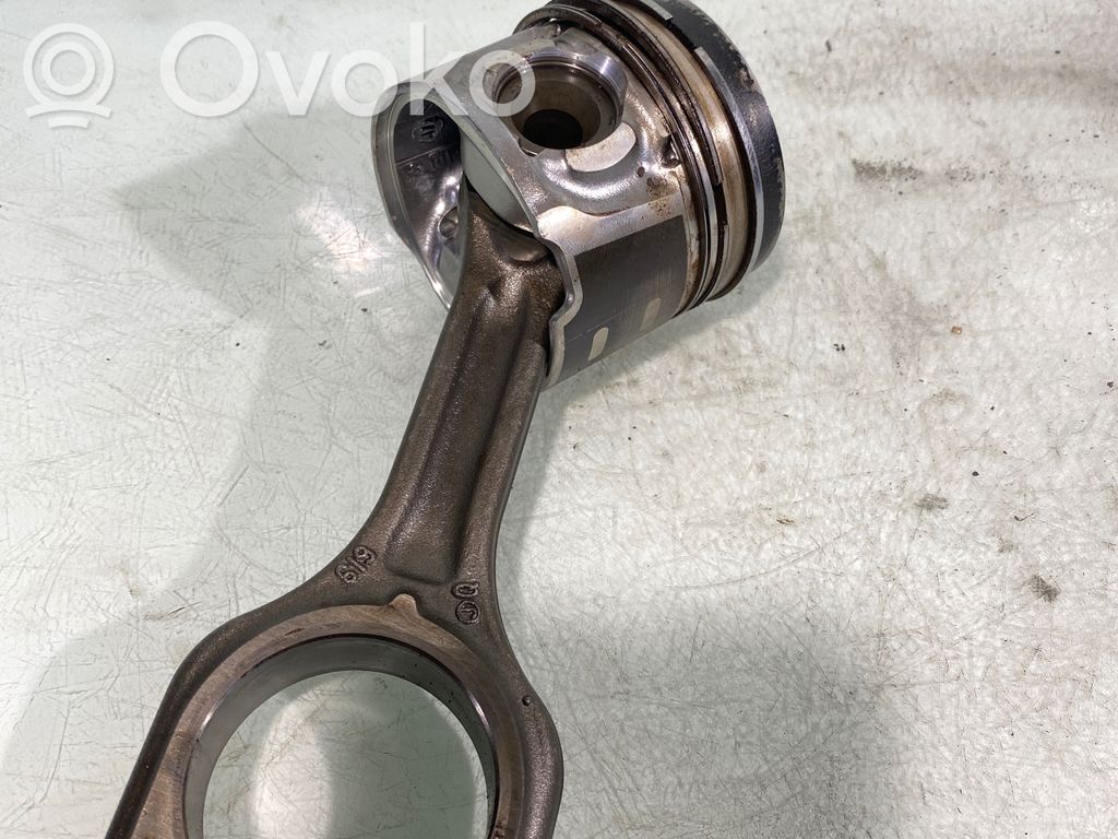 Volvo C30 Piston with connecting rod 