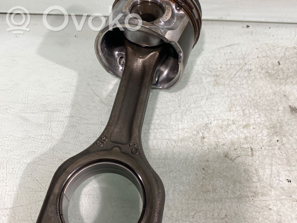 Volvo C30 Piston with connecting rod 