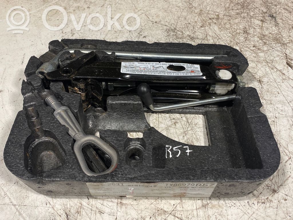 Mini One - Cooper R57 Lift Jack 