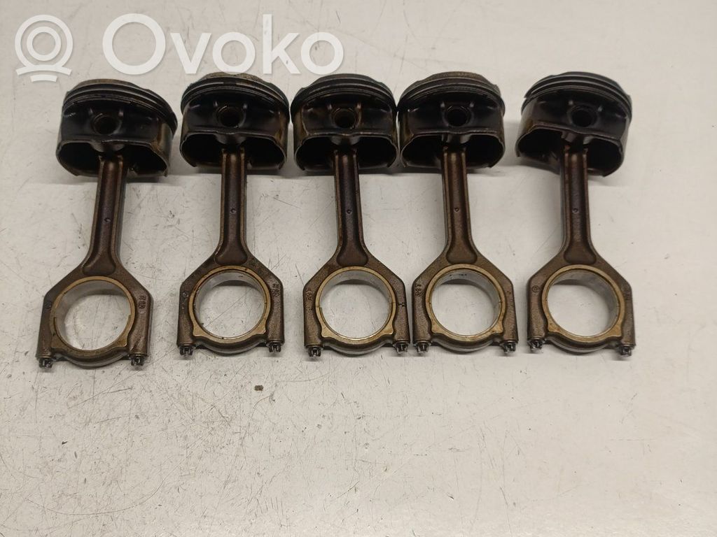 Piston avec bielle