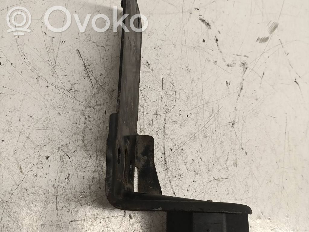 Radiator mount bracket   7117812