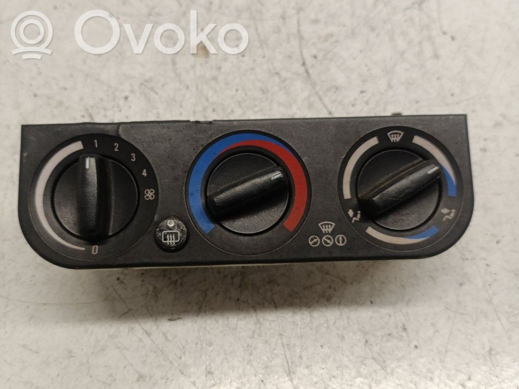 BMW 3 E36 Climate control unit 