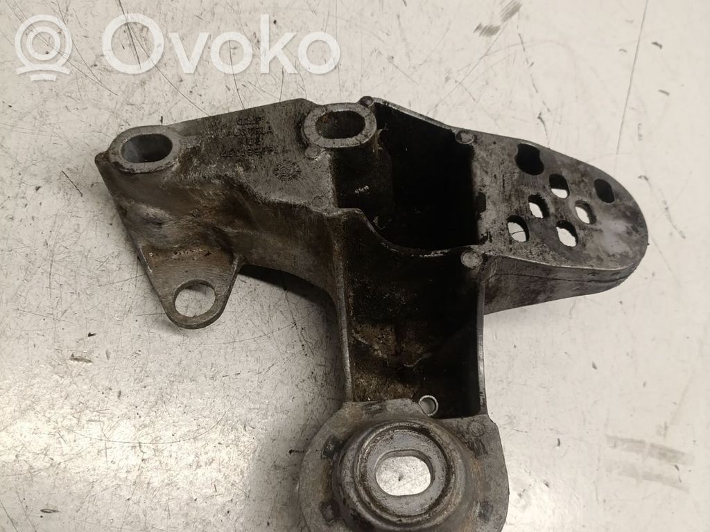 Audi A6 S6 C5 4B Engine mounting bracket 