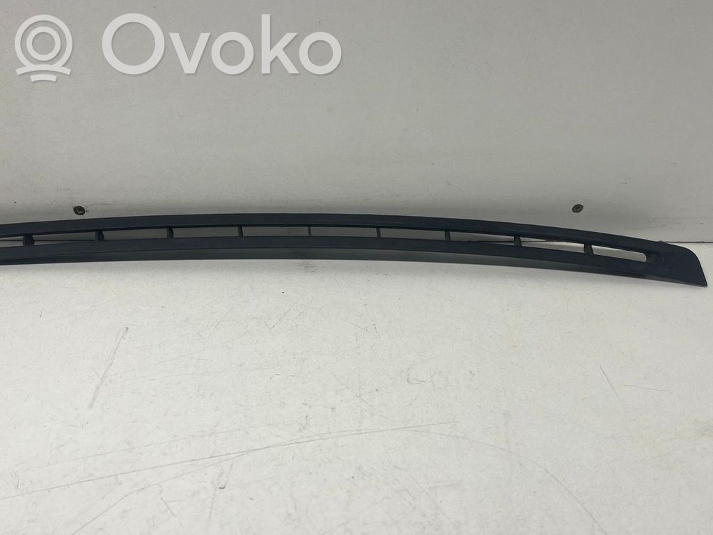 BMW 3 E36 Lango oro grotelės 