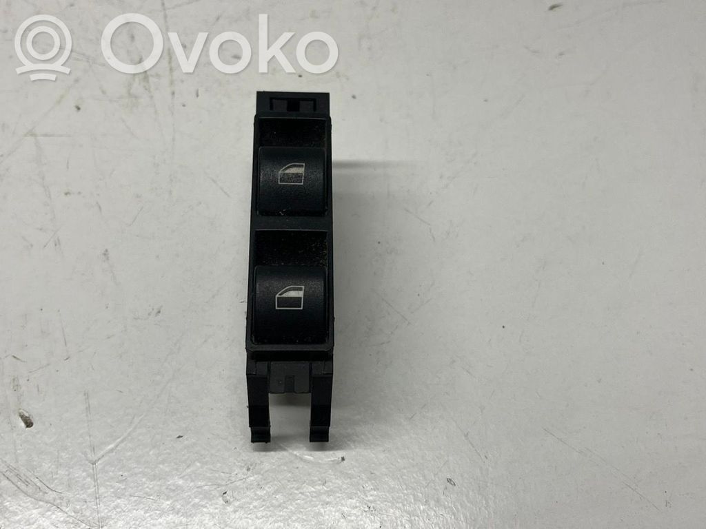 Electric window control switch   6902179