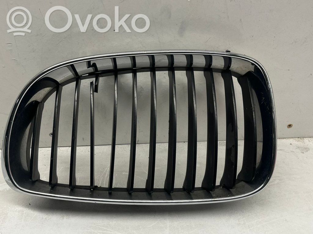 BMW 1 E81 E87 Augšējais režģis 