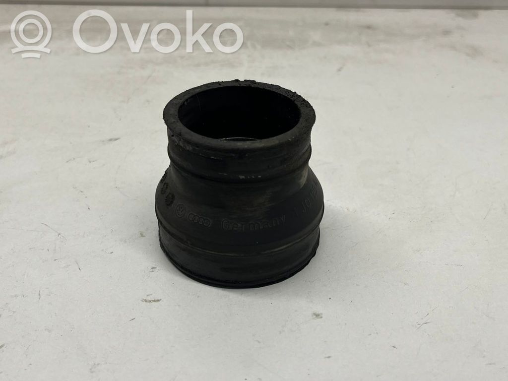 Volkswagen PASSAT B6 Oro vamzdis į turbiną 