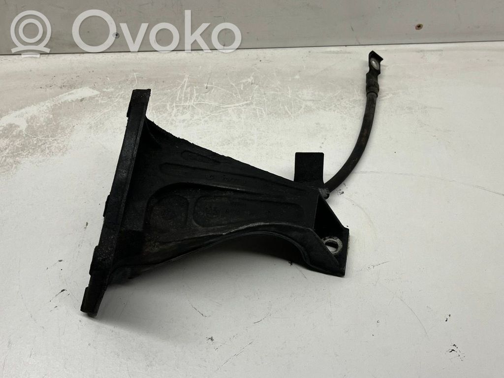BMW 3 E46 Engine mounting bracket 