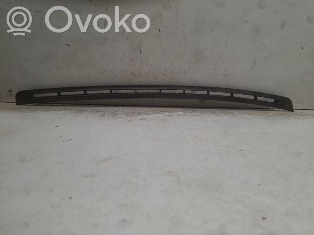 BMW 3 E36 Lango oro grotelės 