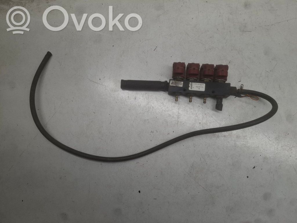 Audi A4 S4 B5 8D Gāzes sprausla 