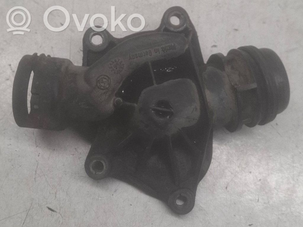 BMW 5 E60 E61 Carcasa del termostato 