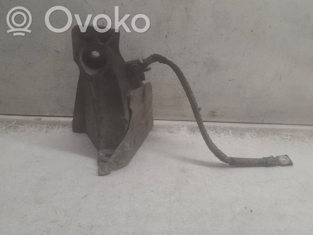 Engine mounting bracket   6774178,2211677417801,59280110