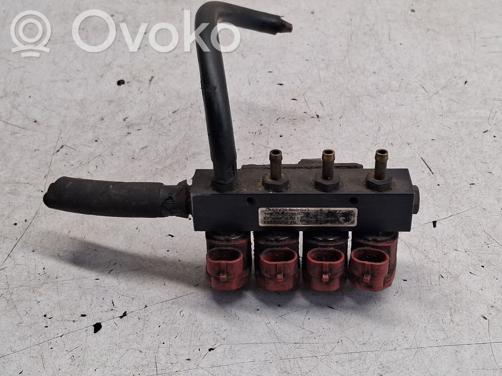 Audi A4 S4 B5 8D Gāzes sprausla 
