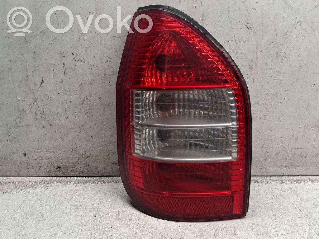 Opel Zafira A Aizmugurējais lukturis virsbūvē 