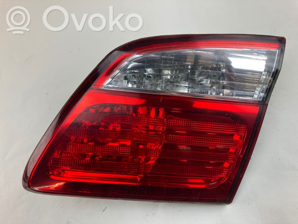 Nissan Maxima Takaluukun takavalot 