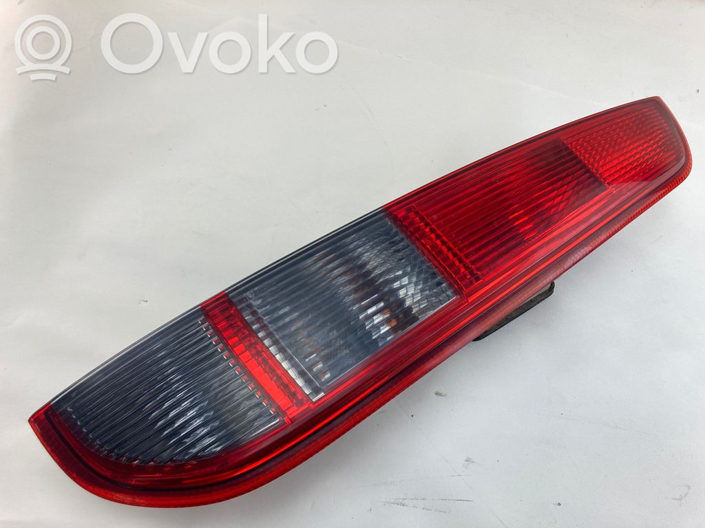 Rear/tail lights   E410209