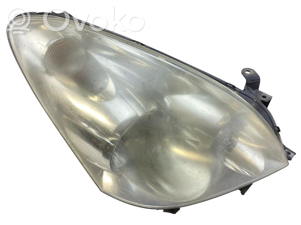 Toyota Corolla Verso AR10 Headlight/headlamp 