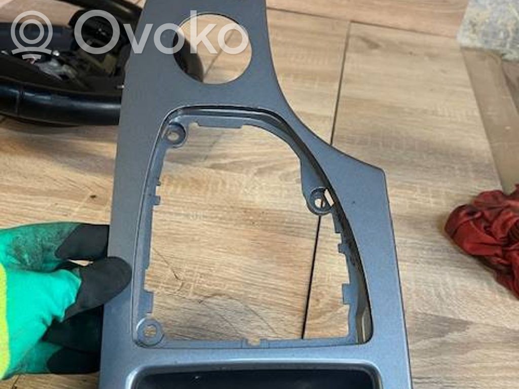 BMW 5 E60 E61 Vaihteenvalitsimen kehys verhoilu muovia 