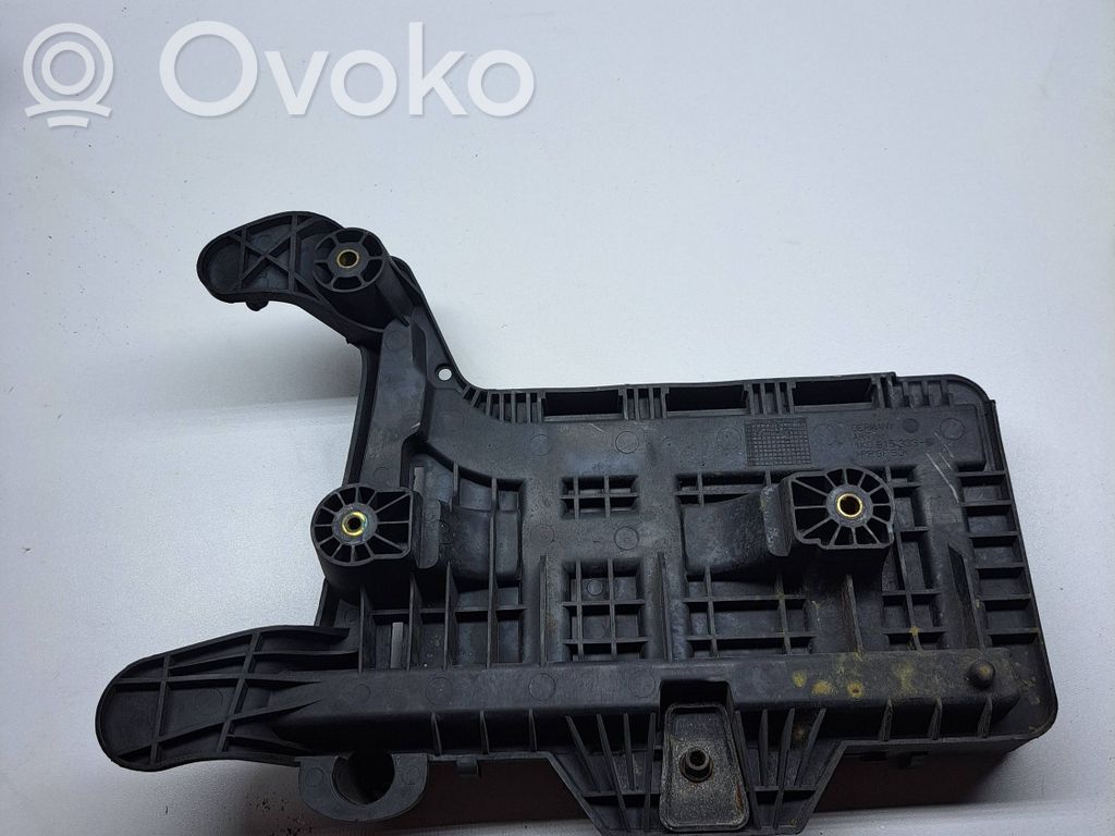 Volkswagen PASSAT B6 Półka akumulatora 