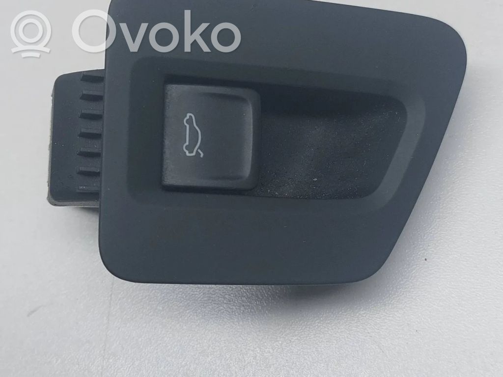 Volkswagen PASSAT B8 Tailgate opening switch 