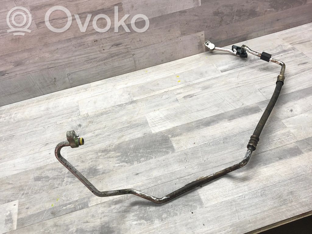 BMW 1 E81 E87 Ilmastointilaitteen putki (A/C) 