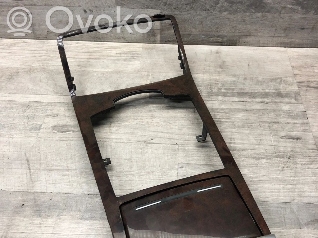 Audi A8 S8 D3 4E Pavarų perjungimo svirties apdaila (plastikinė) 